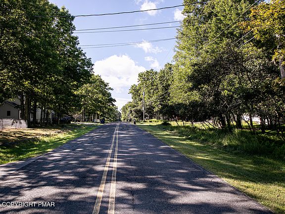 3rd image of 134 Pine Ridge Dr