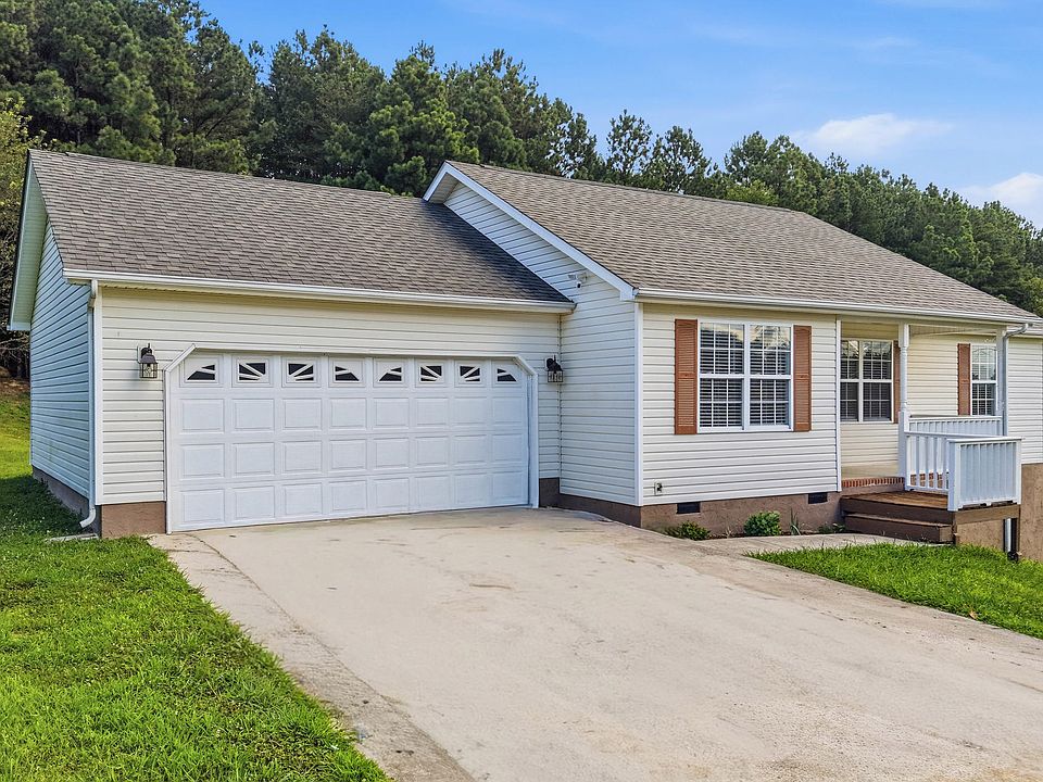 1st image of 205 Pinewood Dr