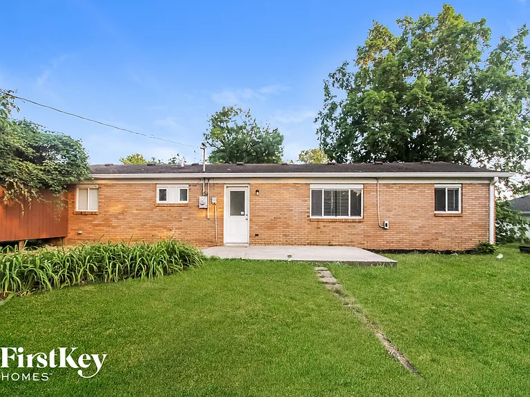410 Grovewood Dr — Photo 15
