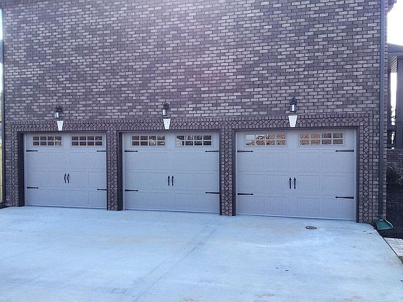 2nd image of 886 Jessica Dr