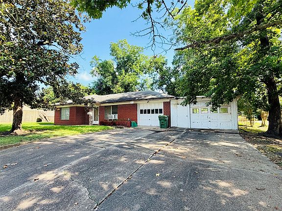 3rd image of 2721 Beaumont Ave