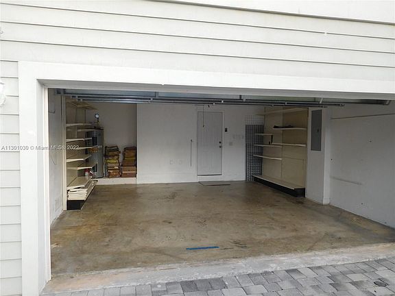 3rd image of 253 SE 32nd Ave #0