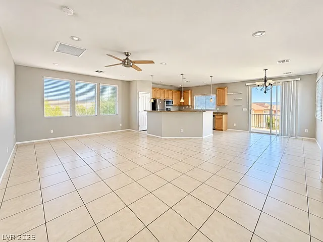 4 bed, 2.5 bath, 2312 sqft, $2,450 — Photo 3