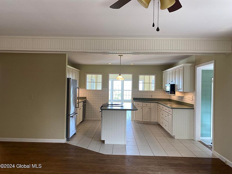 4th image of 579 Coot Hill Road