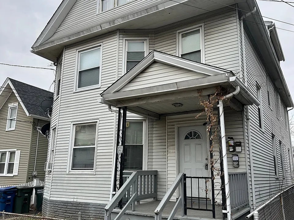 273 Brooks St