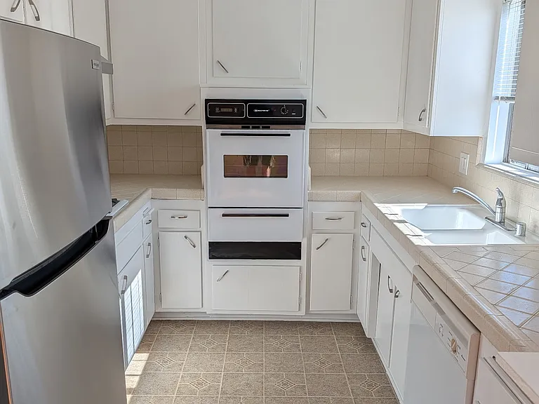 4444 Whitsett — Photo 29