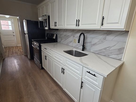 5th image of 1137 Buttonwood St