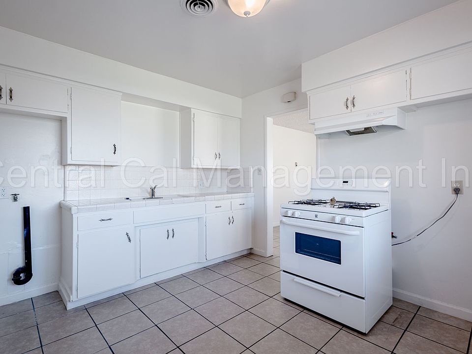 1st image of 3300 N Chester Ave #D
