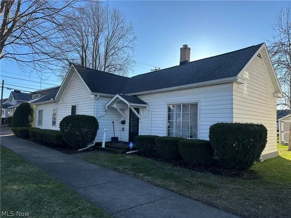 122 5th St SW, New Philadelphia, OH 44663