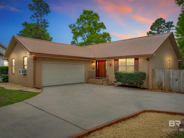 2760 Manuel Cir, Lillian, AL 36549