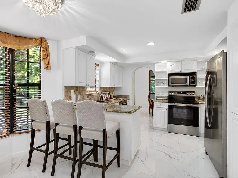 7865 La Mirada Dr — Photo 18