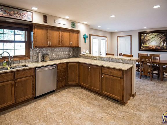 5th image of 13 Martinwood Dr