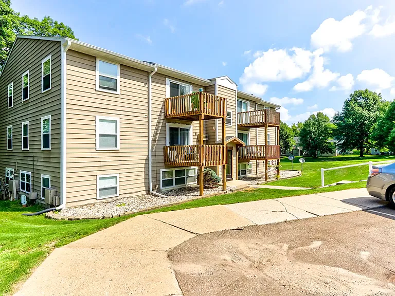 Arbor Terrace and Richland Country Apartments — Photo 10