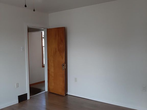 5th image of 4762 Hillview Ave