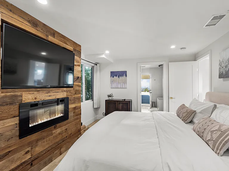 2125 W California St — Photo 13