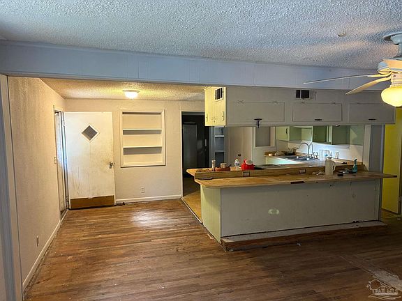 4th image of 20 Redwood Cir