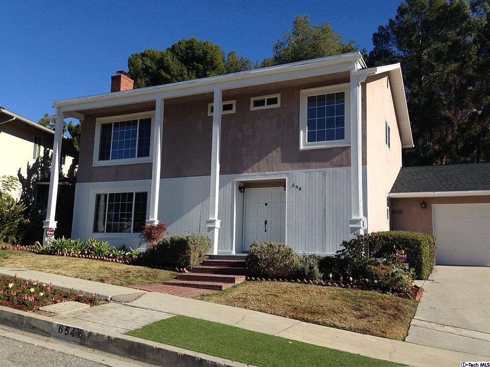 1st image of 654 Camino Cerrado