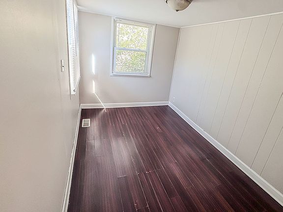 3rd image of 16184 Hauss Ave