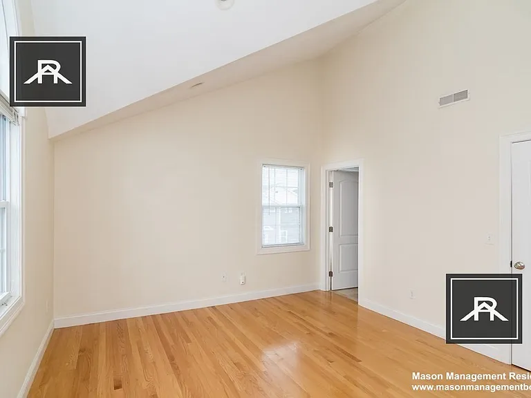 125 Russell St #1 — Photo 4