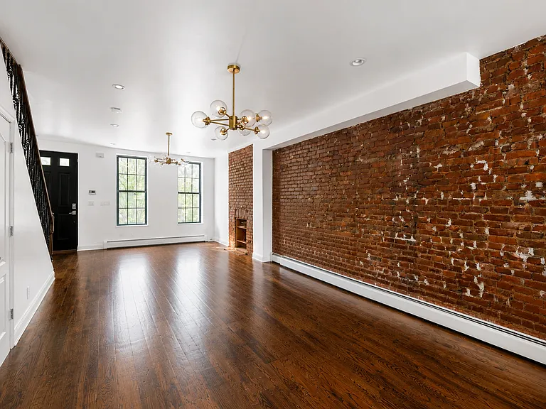 12 Roosevelt Pl #2 — Photo 3