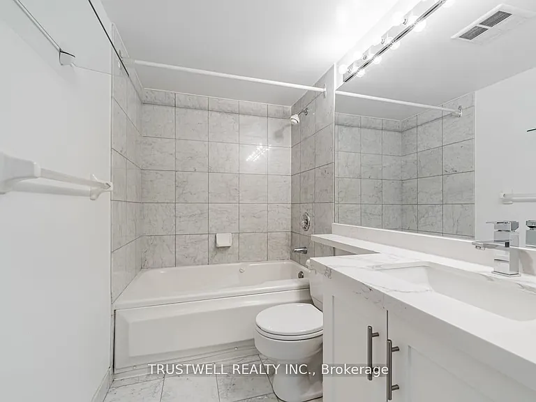942 Yonge St #503 — Photo 10