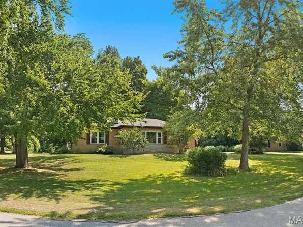 9 Lou Juan Dr, Glen Carbon, IL 62034