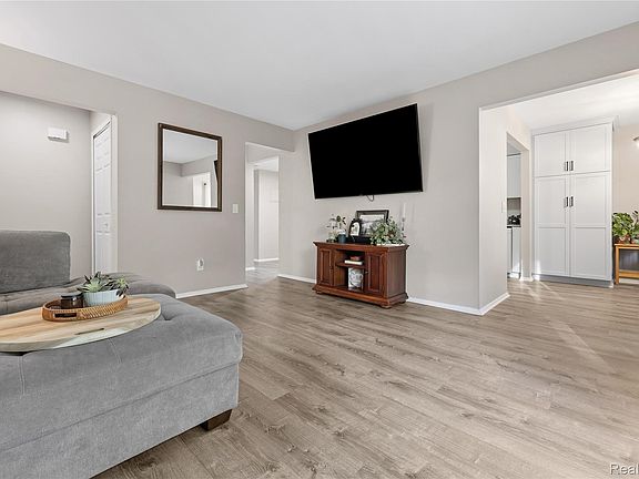 4th image of 515 W Highland Rd #6