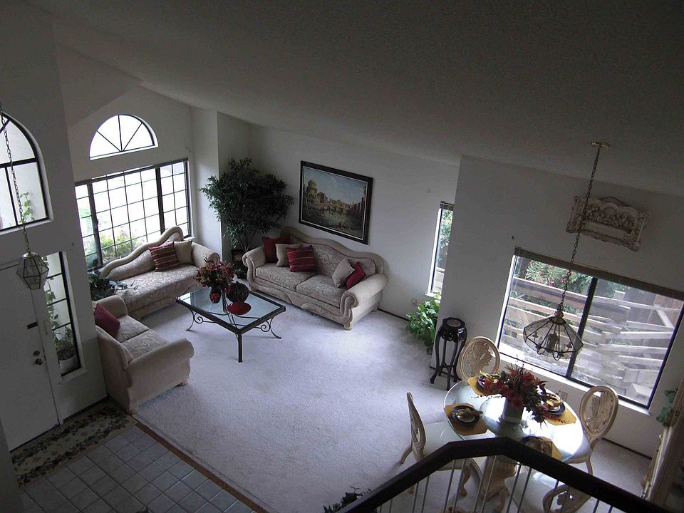 Dining Room & Entrance