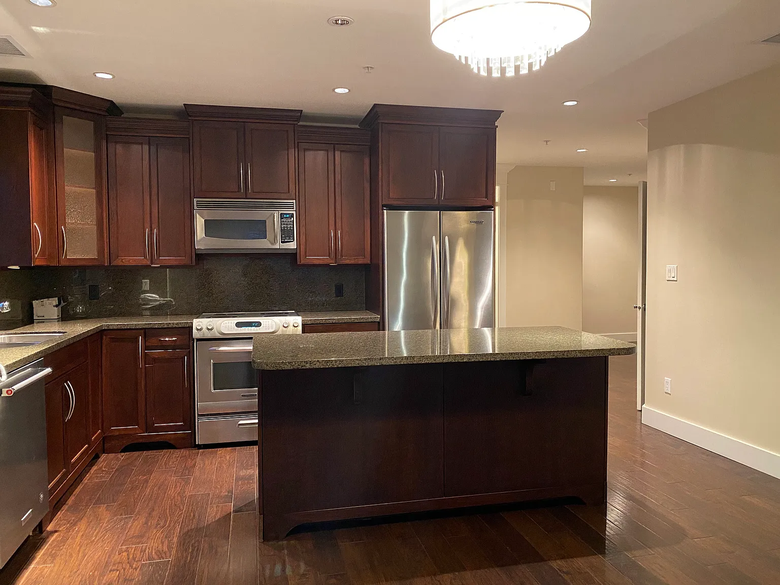 2 bed, 1120 sqft, $2,300 — Photo 2