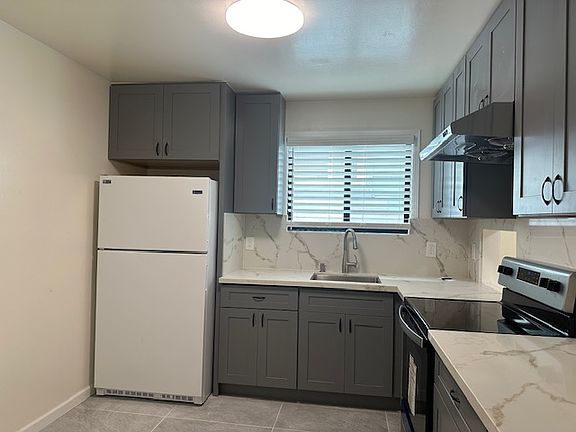 3rd image of 4 Huntington Dr