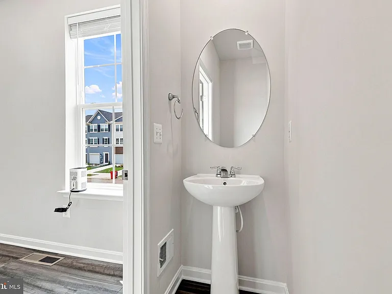 417 Seeback Dr — Photo 39