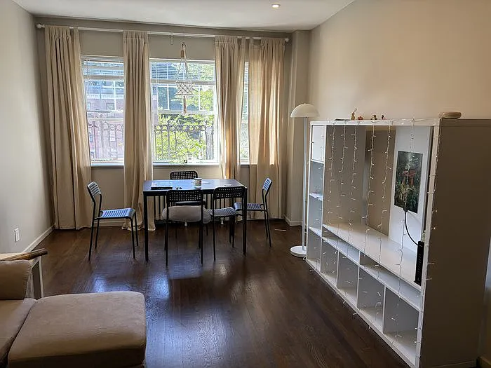 2 bed, 1.0 bath, $3,400 — Photo 3