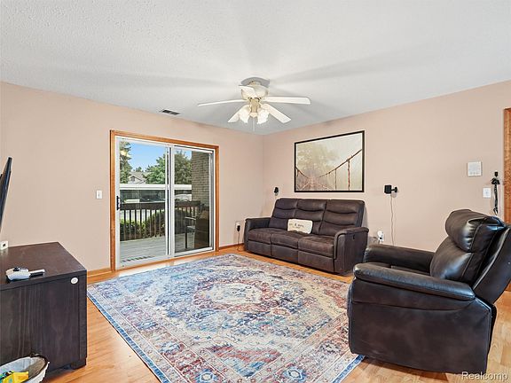 5th image of 45849 Wildrye Ct Unit 4