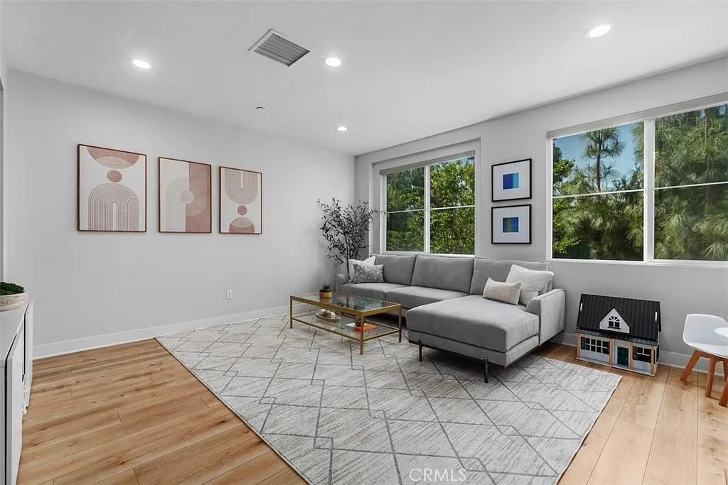 3 bed, 2.5 bath, 1913 sqft, $3,850 — Photo 4