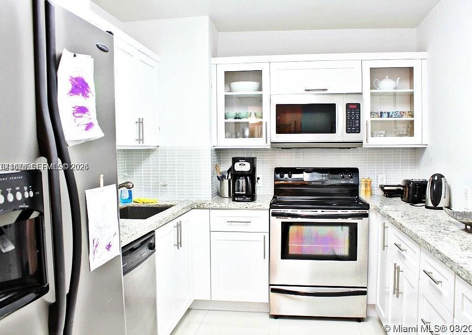 1st image of 100 Bayview Dr APT 514