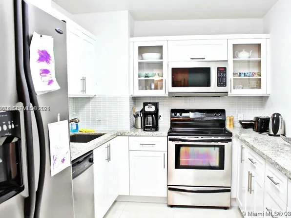 100 Bayview Dr, Sunny Isles Beach, FL