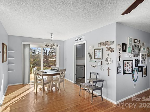4th image of 1258 Courtney Dr