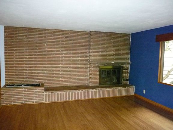 5th image of 1724 Eskridge Blvd SE