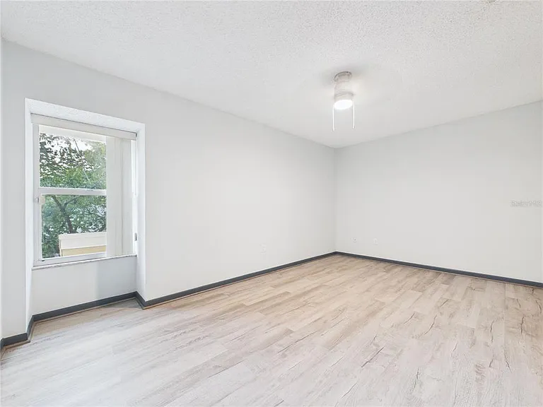 11239 Cedar Hollow Ln — Photo 34