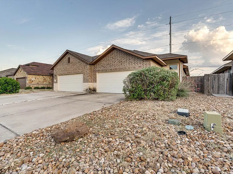 130 Hidden Springs Dr — Photo 1