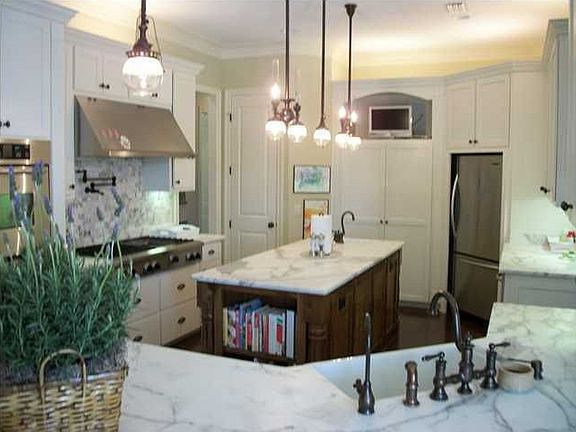 3rd image of 6 Shoreline Pl