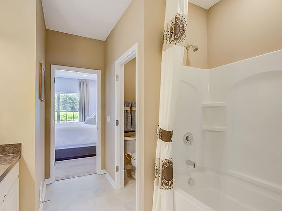 Owner s suite bath