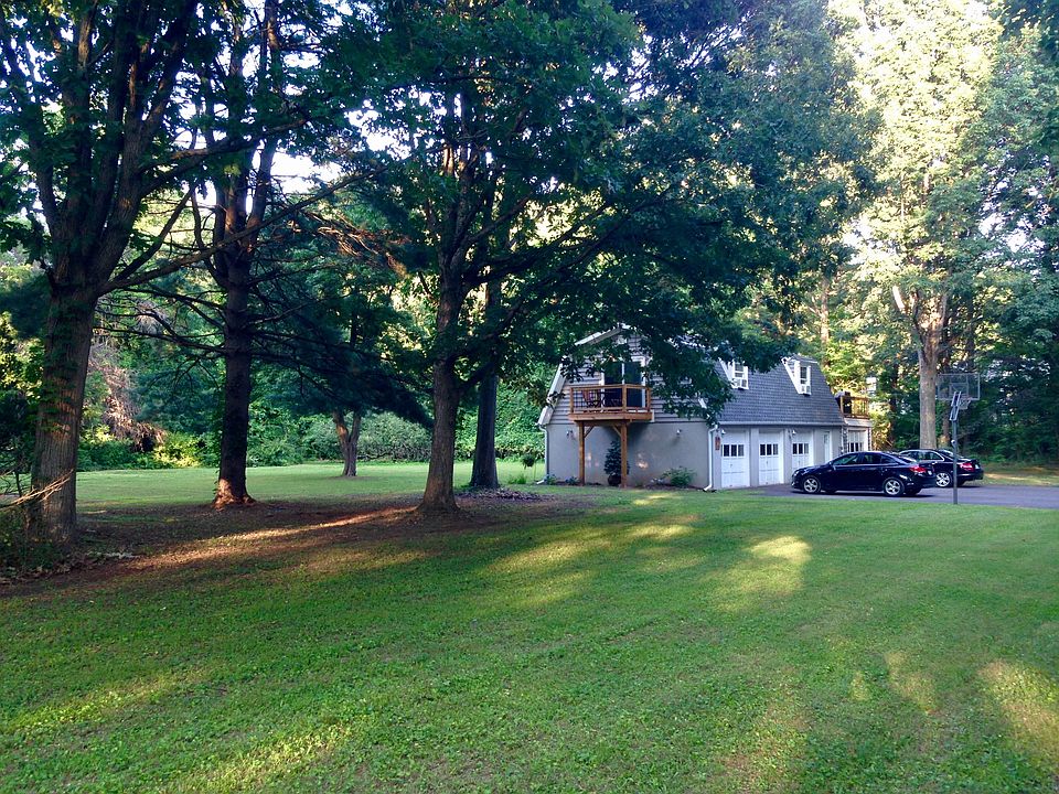 View driving up the driveway