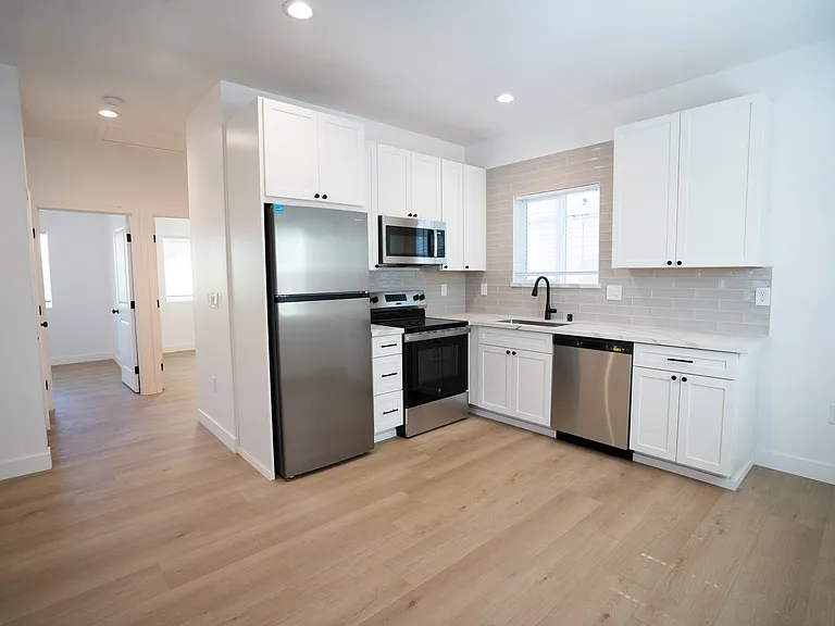 2124 House Aly — Photo 5