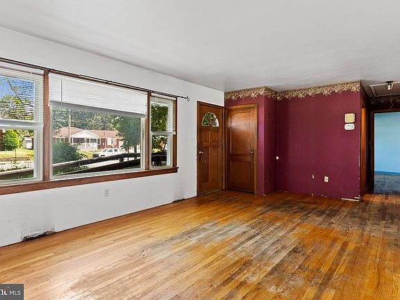 3rd image of 351 Lowther St