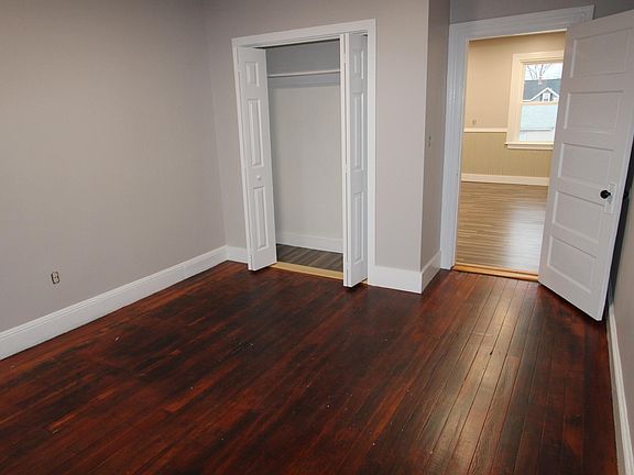 4th image of 375 Waterman Ave #2
