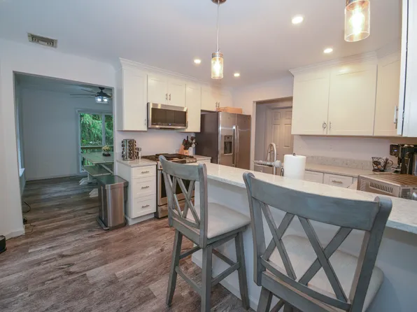 16 Kendall Green Dr #16, Milford, CT 06461