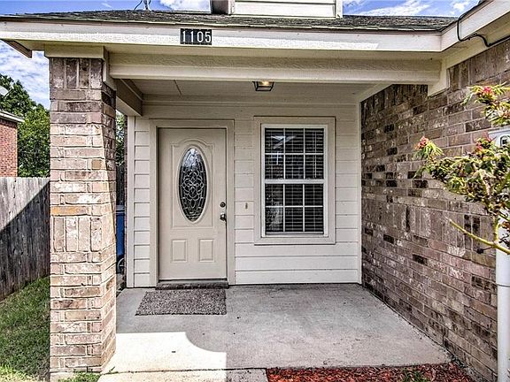 2nd image of 1105 Parkway Trl