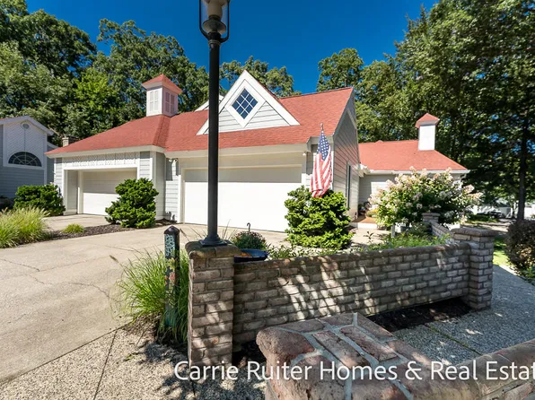 16919 Landing Ln, Spring Lake, MI 49456