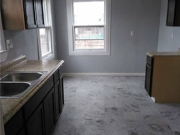 5th image of 316 Walworth Ave